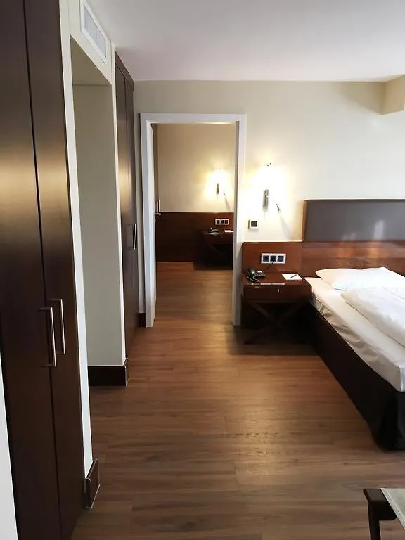 Duerer-Hotel Nuremberga 4*,